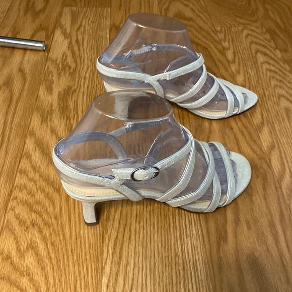 ANNA-TRUE  SILVER TEXTURED METALLIC MID-HEEL STRAPPY DRESS SANDAL 
(Size 6M) NEW - Picture 2 of 8
